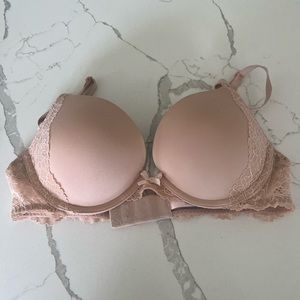 Victoria’s Secret Dream Angels Smooth and Lace Push Up Bra